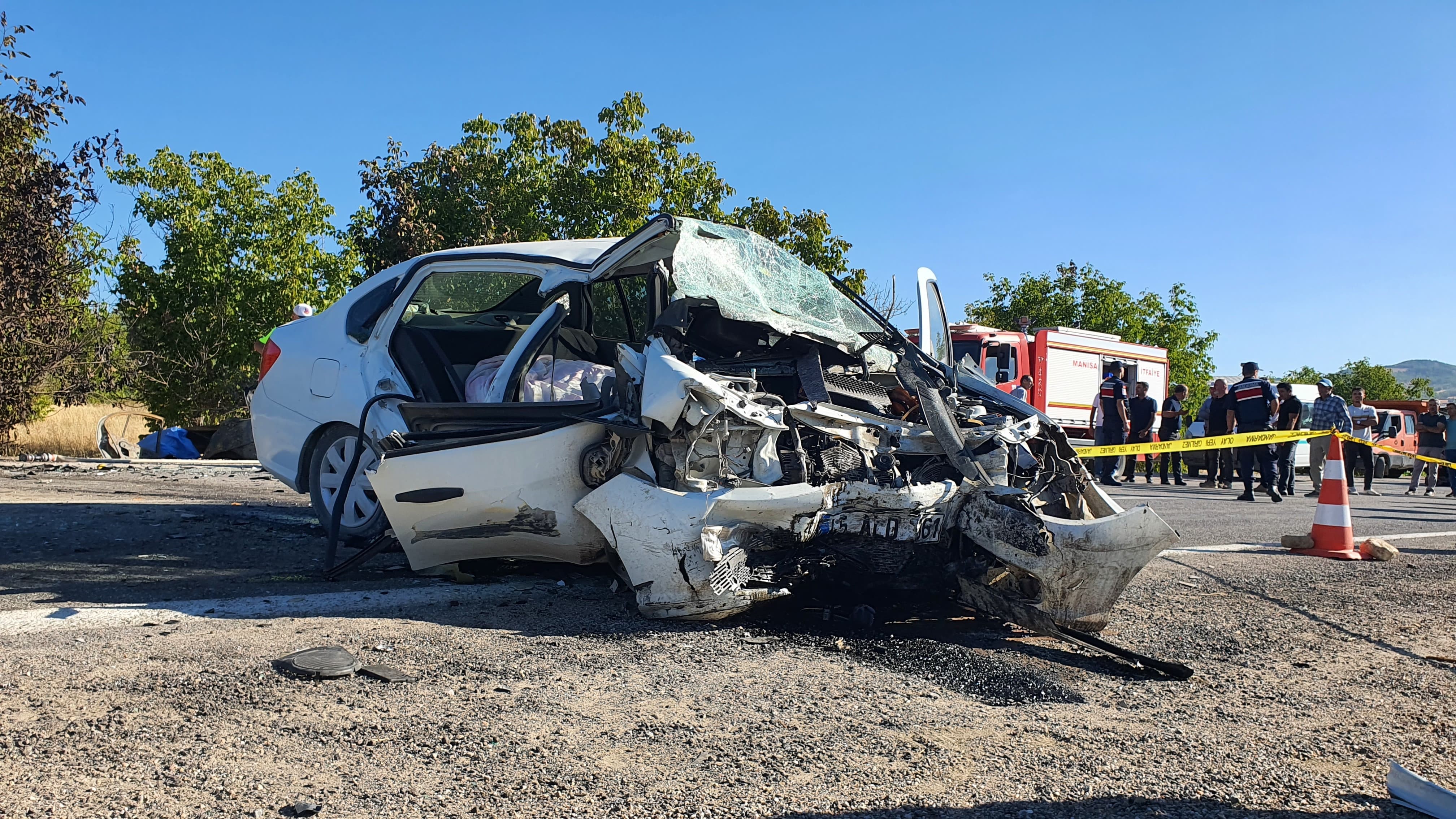 Trafik Kazasında 3 Kişi Yaşamını Yitirdi (4)