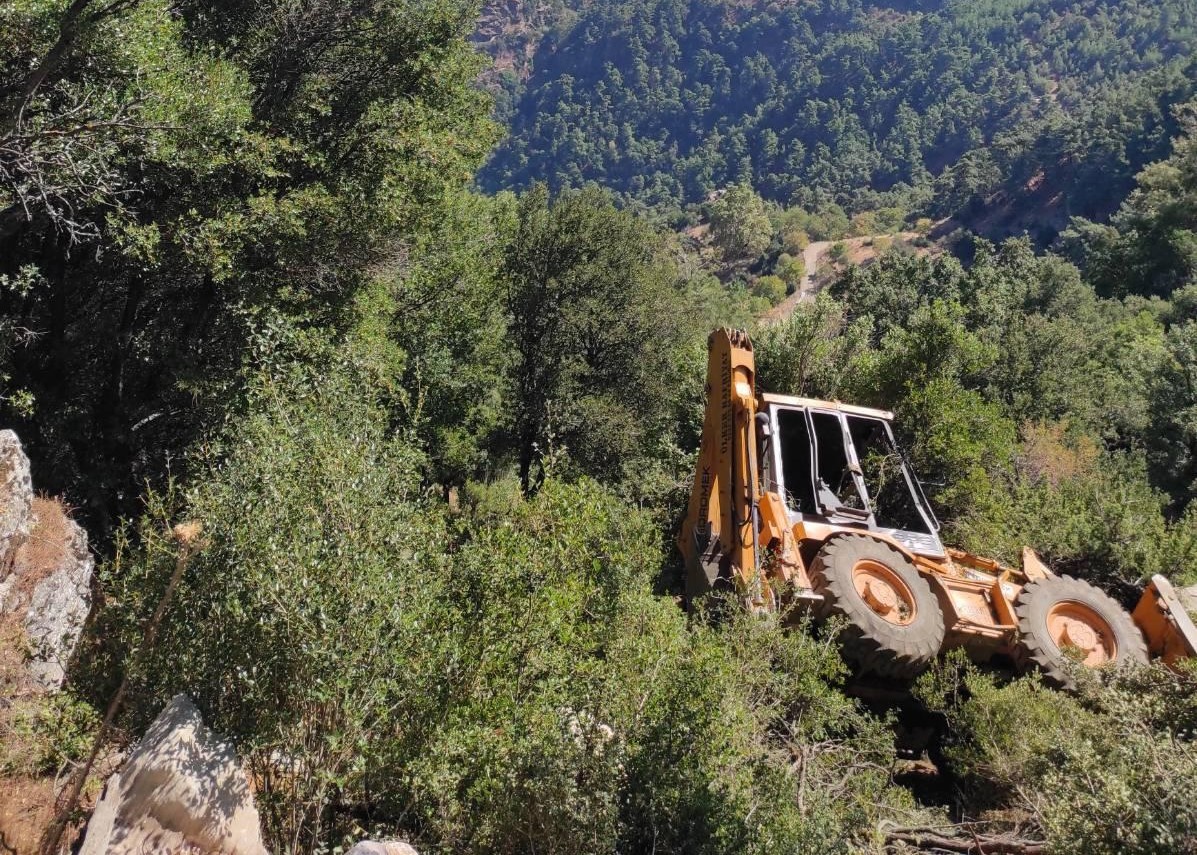 Uçurumdan Yuvarlanan Kepçenin Operatörü Yaşamını Yitirdi