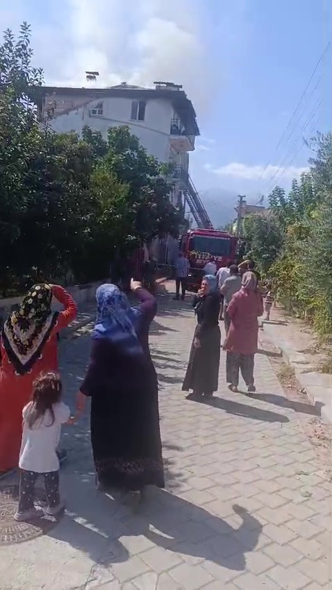 Yanan Eve Giren Anne 2 Çocuğunu Kurtardı (3)