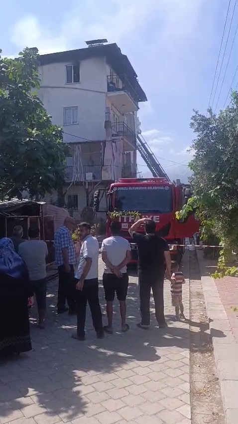 Yanan Eve Giren Anne 2 Çocuğunu Kurtardı (4)