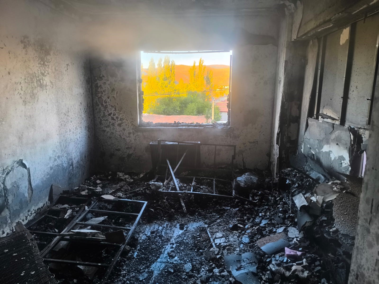 Yanmaktan Kaçtı, Düşerek Can Verdi (2)