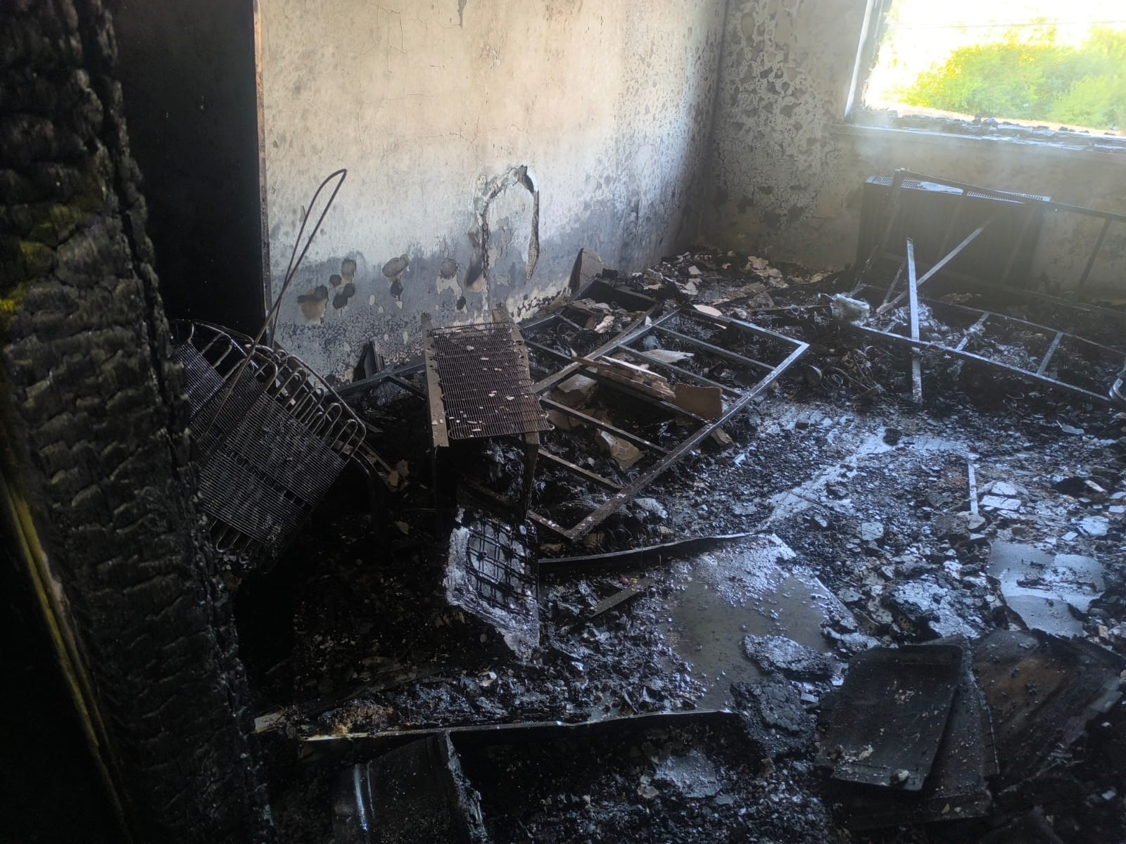 Yanmaktan Kaçtı, Düşerek Can Verdi (4)