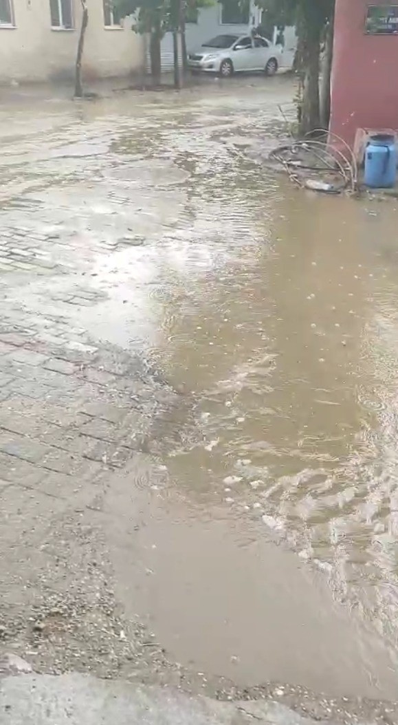 10 Dakika Yağmur Yağdı, Aydın’da Sokaklar Suyla Doldu (3)