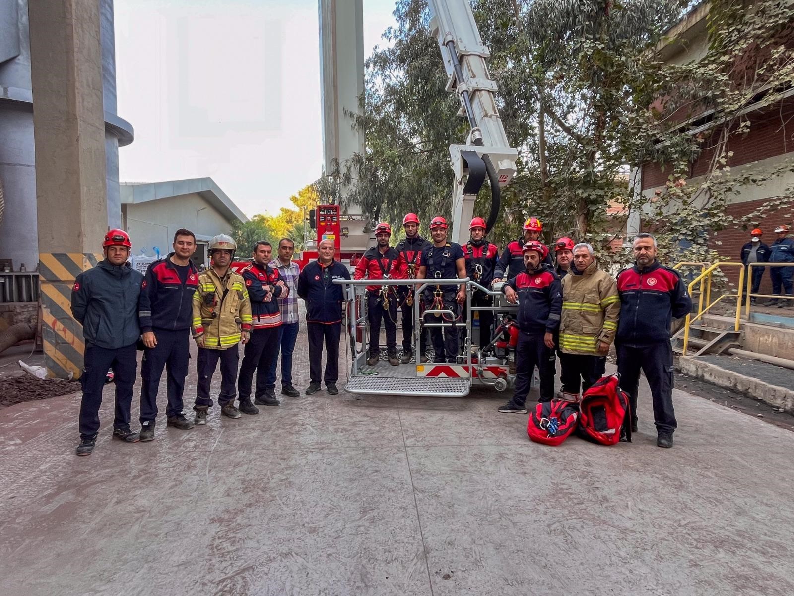 2 Işçi 70 Metrelik Bacada Mahsur Kaldı (5)