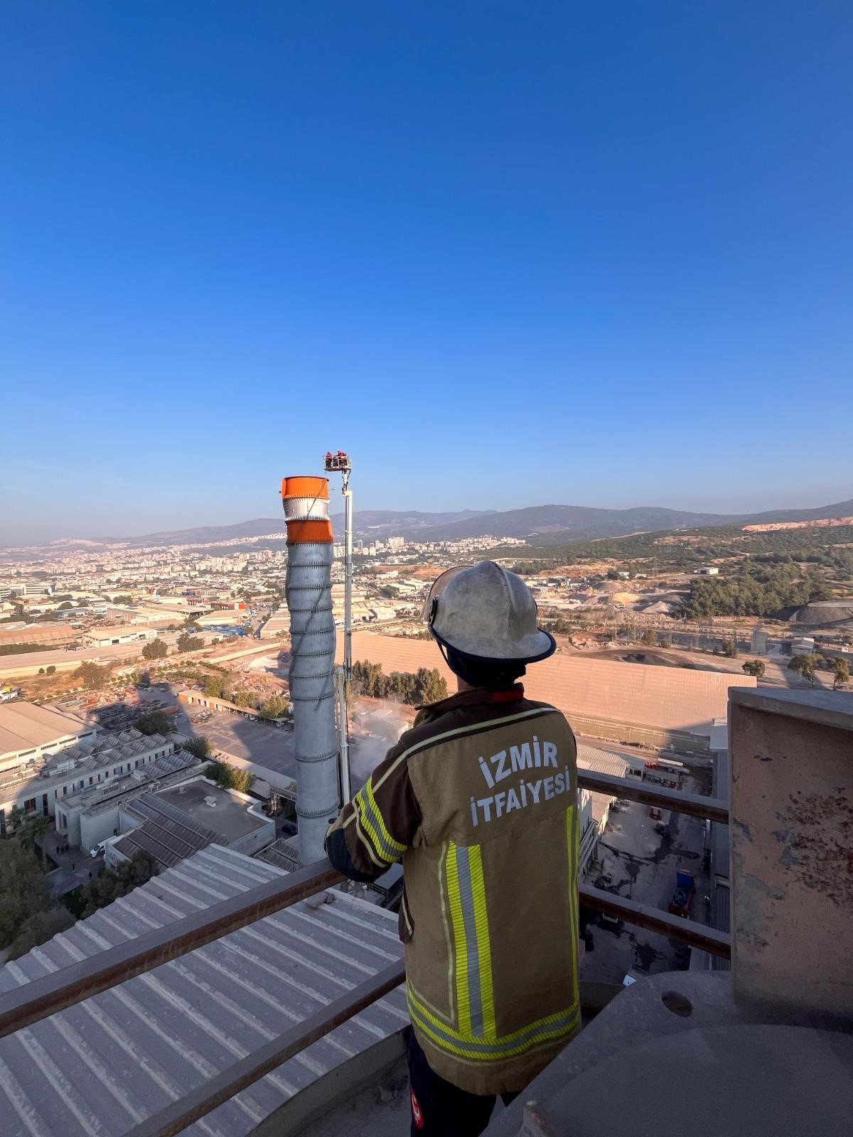 2 Işçi 70 Metrelik Bacada Mahsur Kaldı (6)