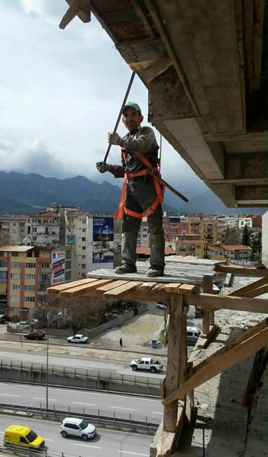 57 Yaşında Inşaatta Çalışıyordu, 4. Kattan Düşerek Yaşamını Yitirdic (2)