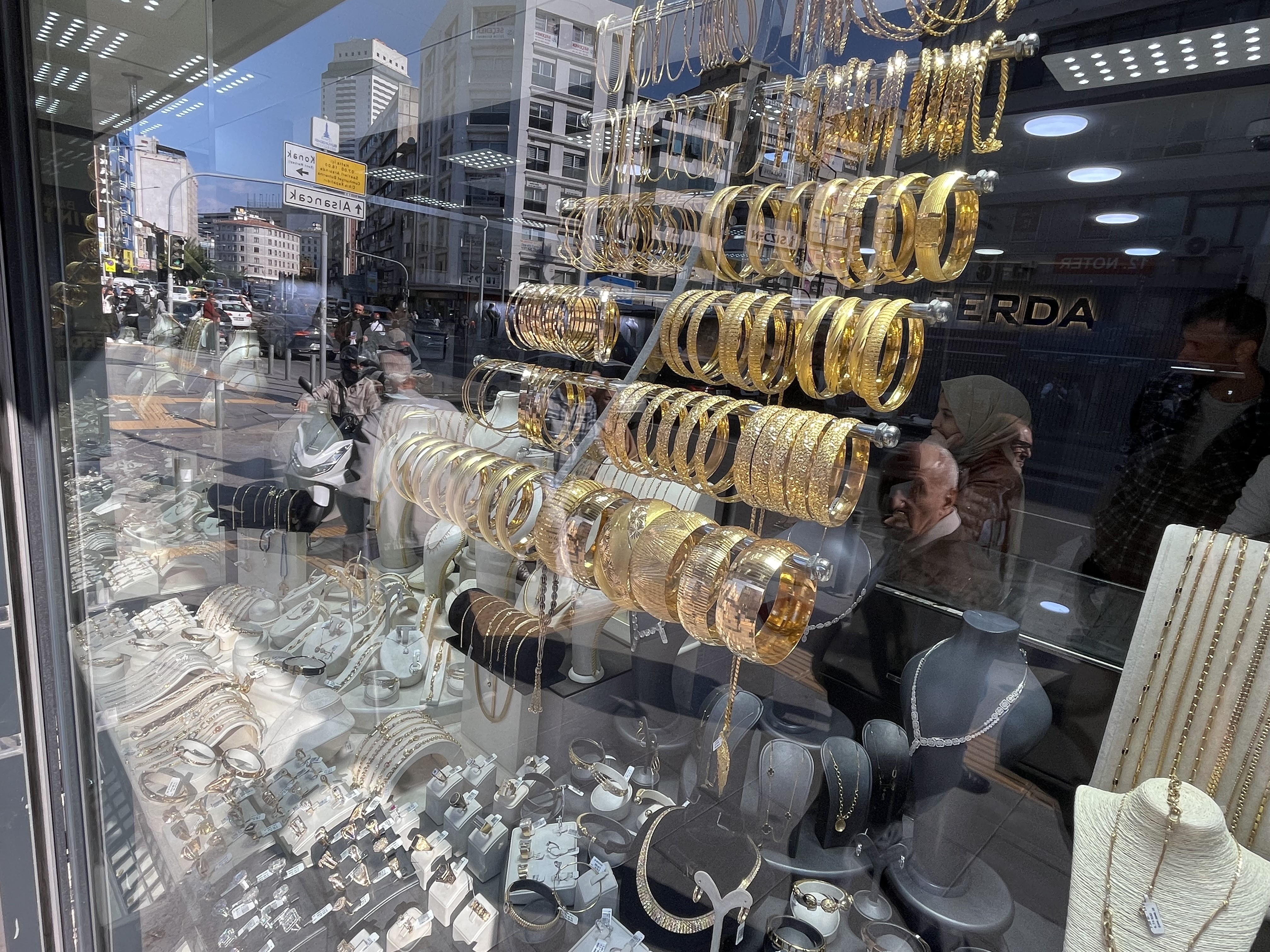 Altın Fiyatları Yükseldi, Vatandaş Gümüşe Yöneldi (7)