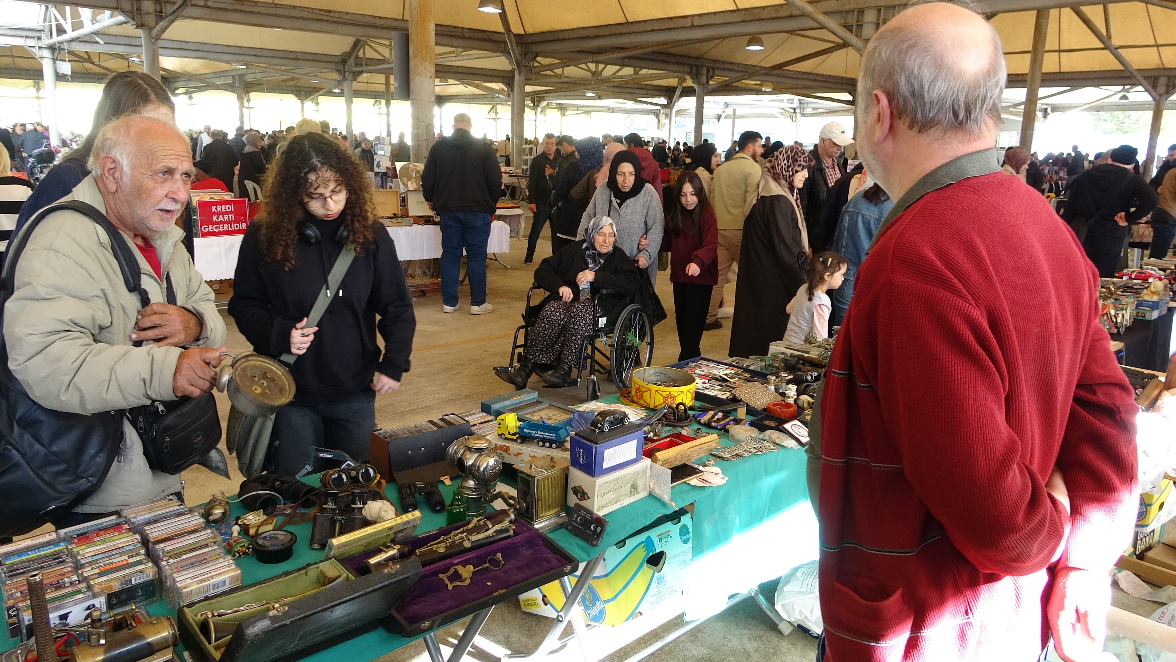 Antika Pazarı Dolup Taşıyor (4)
