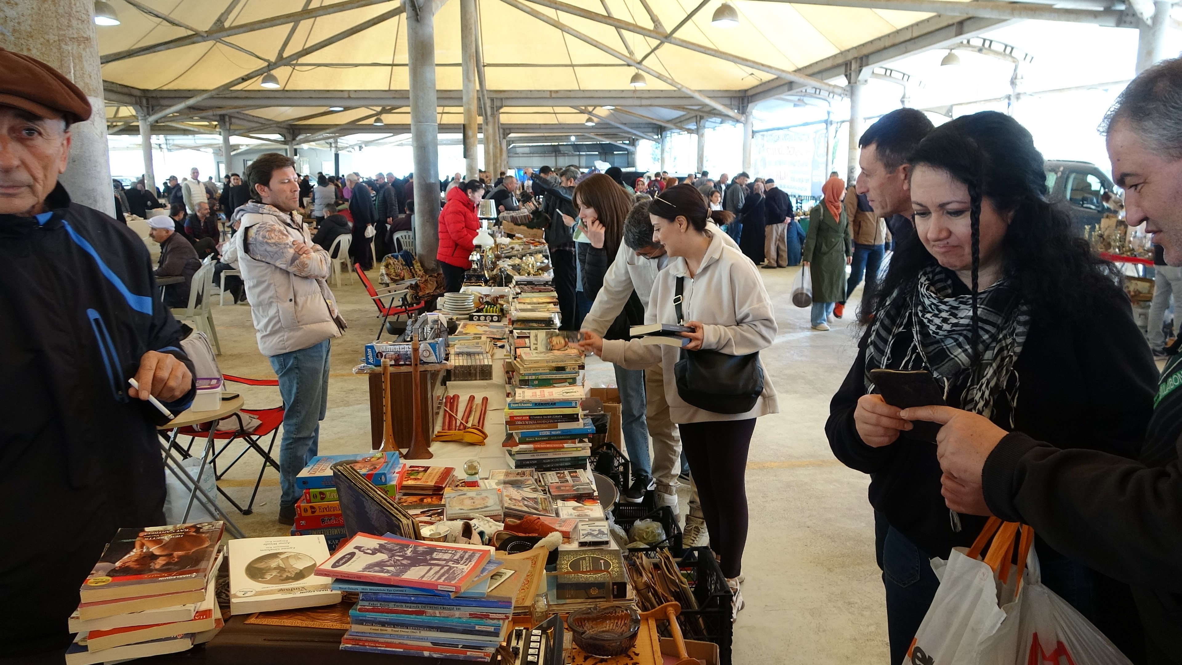 Antika Pazarı Dolup Taşıyor (5)