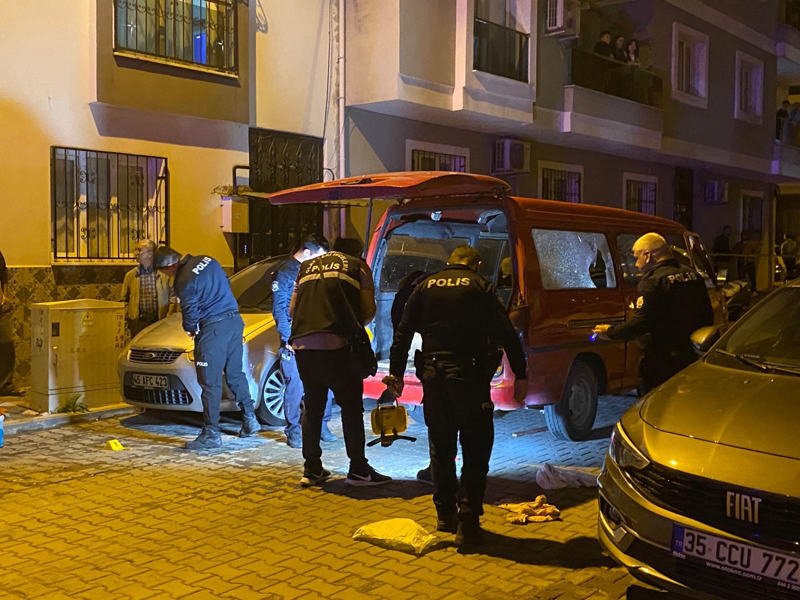 Araba Kurşunlandı.. İçinde Bulunan 3 Kişi.. (2)