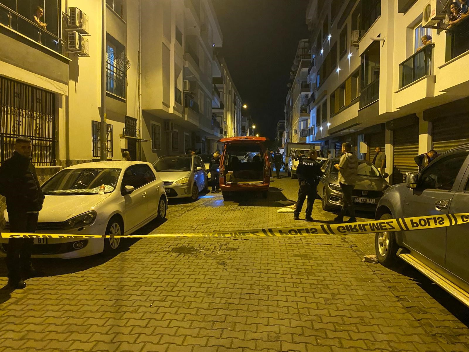 Araba Kurşunlandı.. İçinde Bulunan 3 Kişi.. (3)