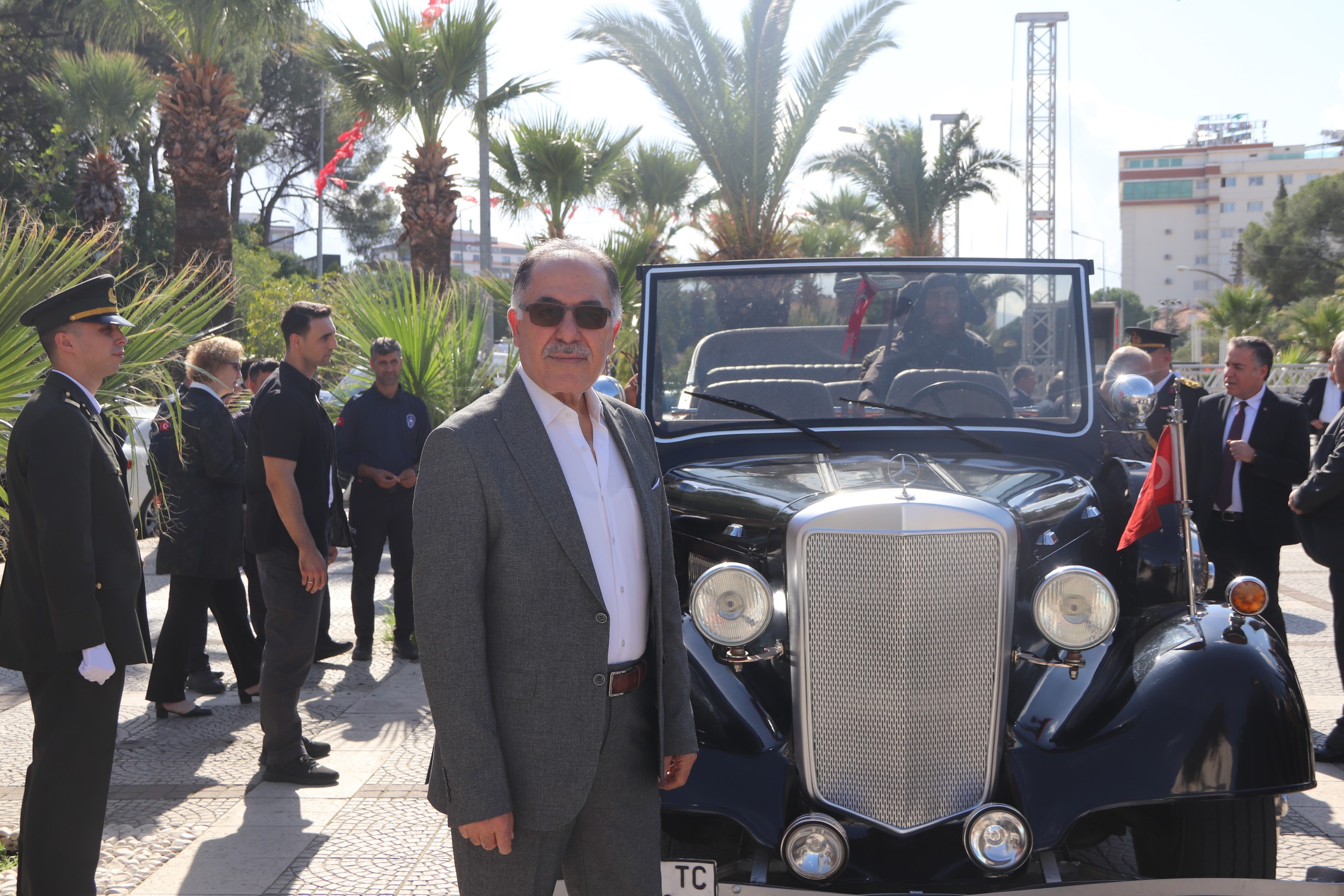 Atatürk’ün Makam Aracının Aynısı Ilgi Odağı Oldu (3)
