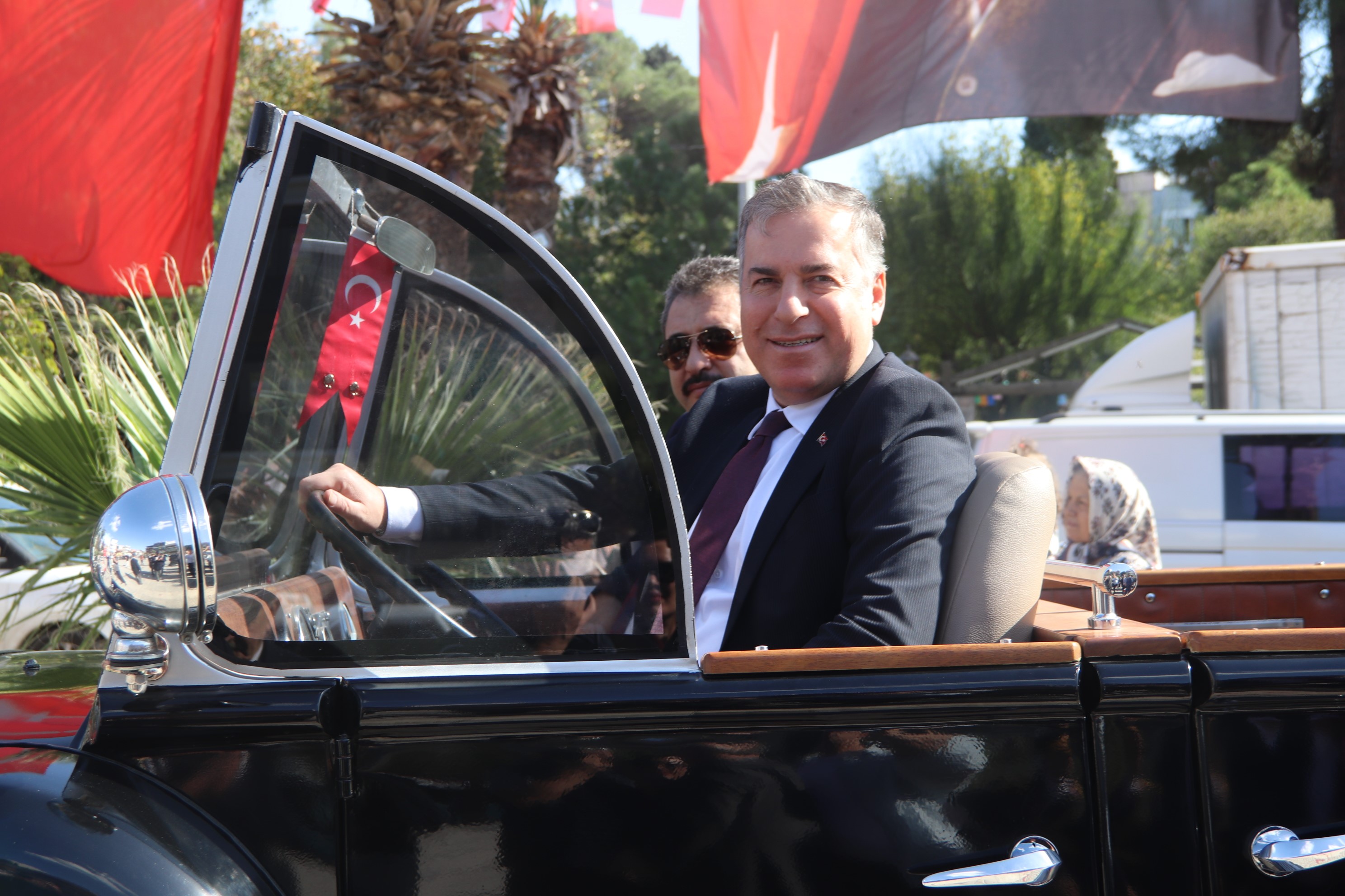 Atatürk’ün Makam Aracının Aynısı Ilgi Odağı Oldu (4)