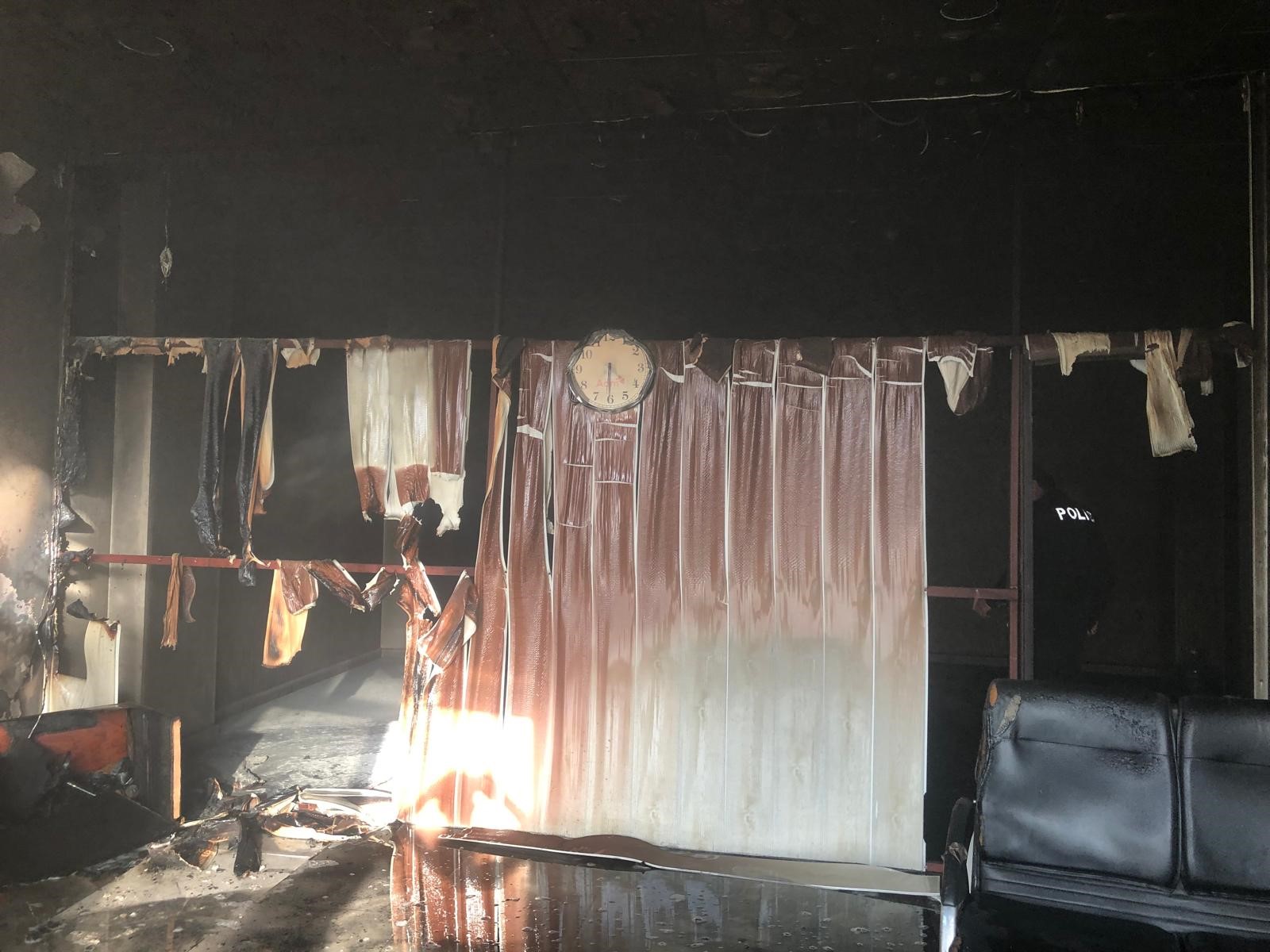 Aydın’da Çıkan Yangında Iş Yeri Küle Döndü (2)