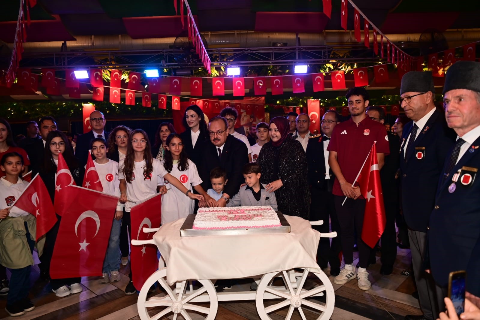 Aydın’da Cumhuriyet Coşkusu Resepsiyonla Taçlandı (2)