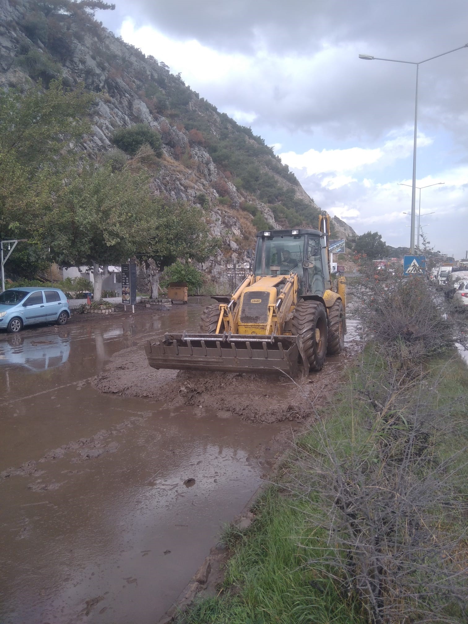 Aydın’da Heyelan Sonrası Yol Kapandı (3)