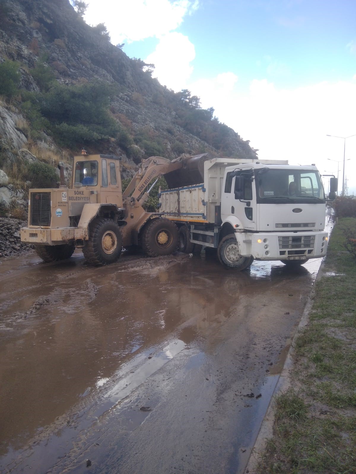 Aydın’da Heyelan Sonrası Yol Kapandı (5)