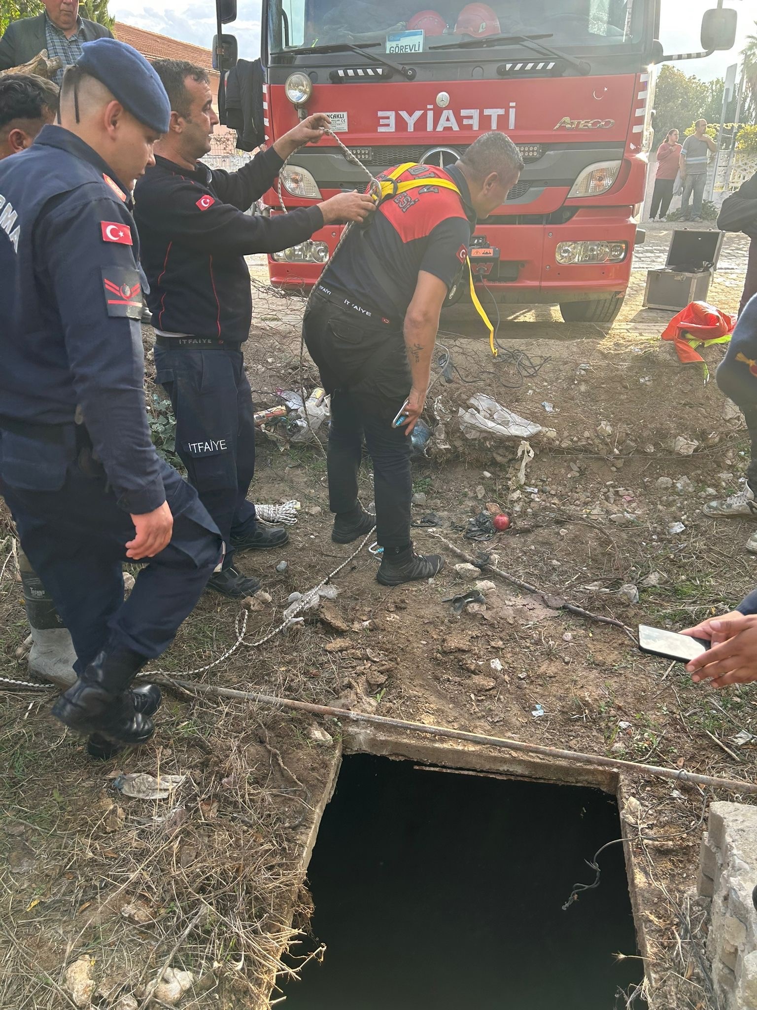 Aydın’da Kız Çocuğu Kuyuya Düştü (3)