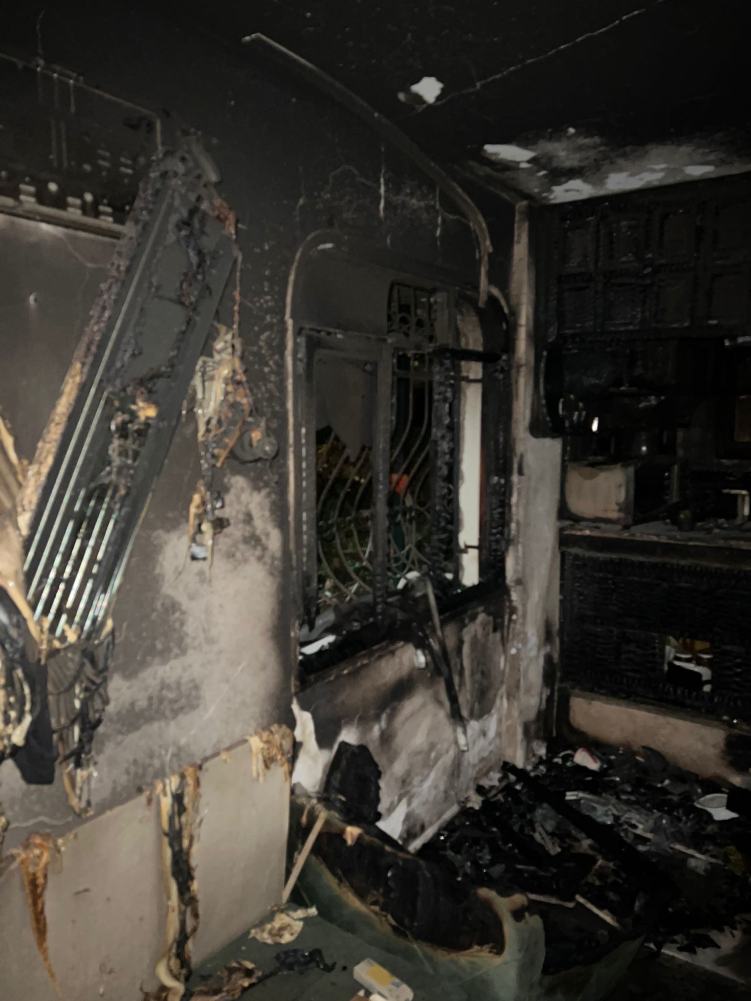 Aydın’da Klimadan Çıkan Yangında Bir Kişi Yaşamını Yitirdi (3)