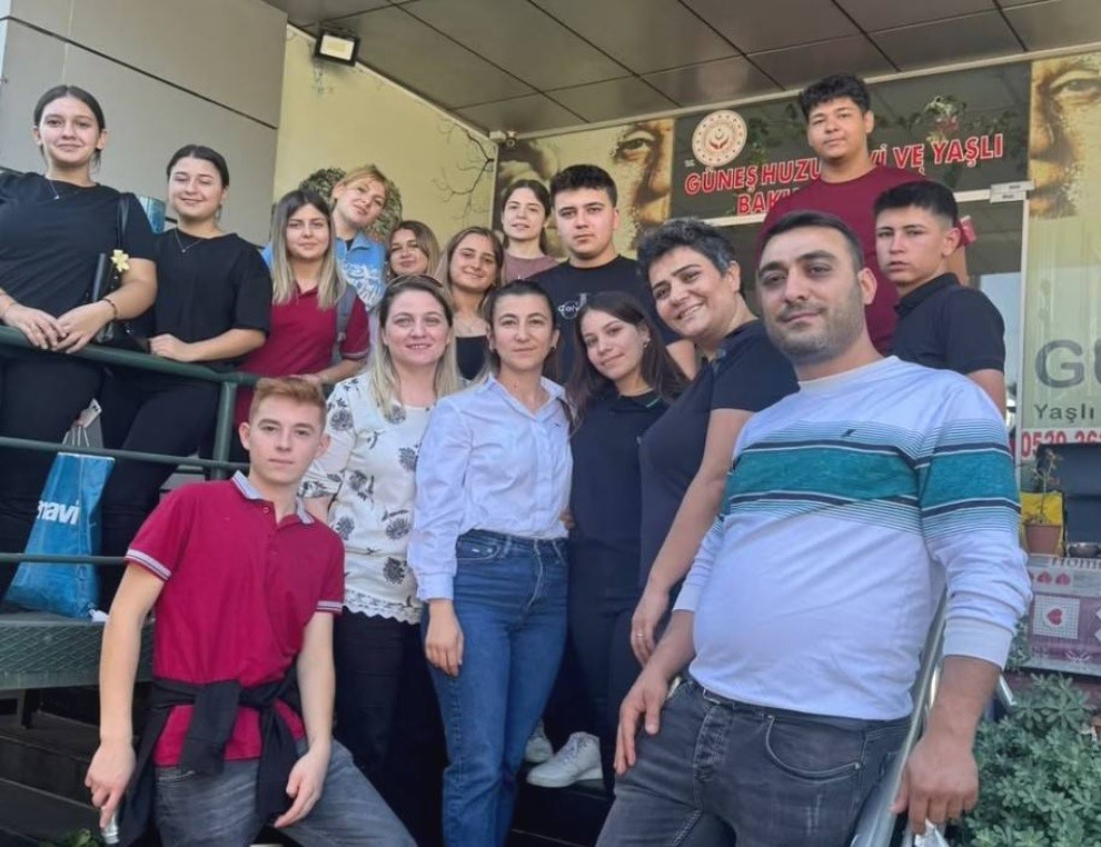 Aydın’da Liseli Gençler Yaşlı Çınarların Saç Bakımlarını Yaptı (2)