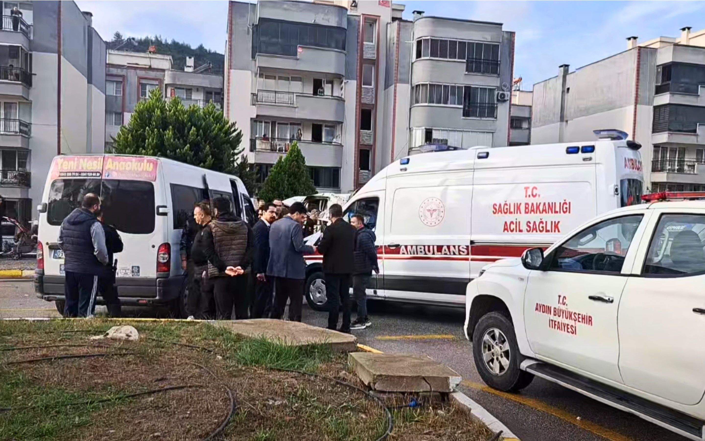 Aydın’da Öğrenci Servisleri Çarpıştı, Çok Sayıda Yaralı Var (3)