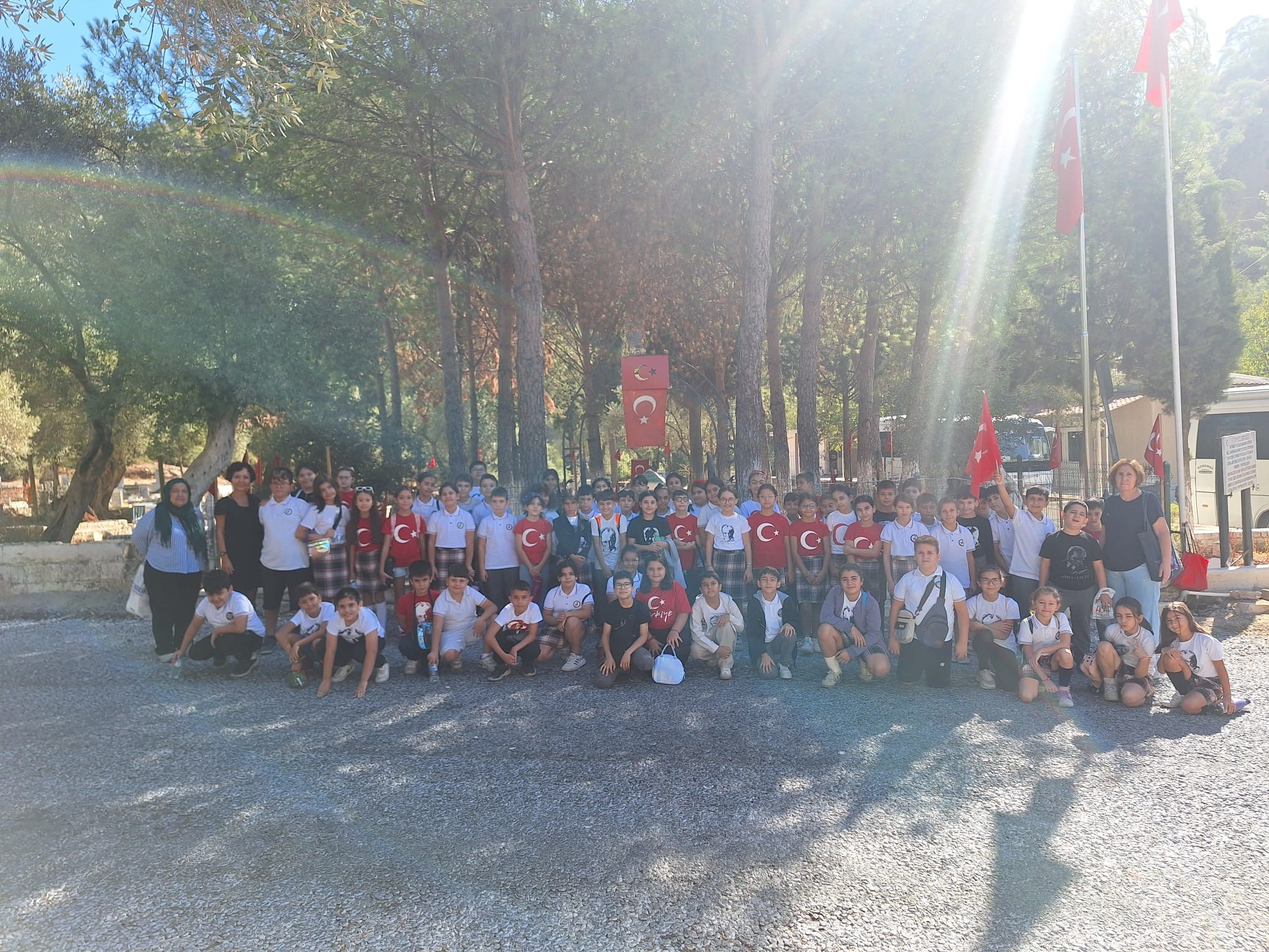 Aydın’da Öğrenciler Şehitlikleri Ziyaret Etti (3)