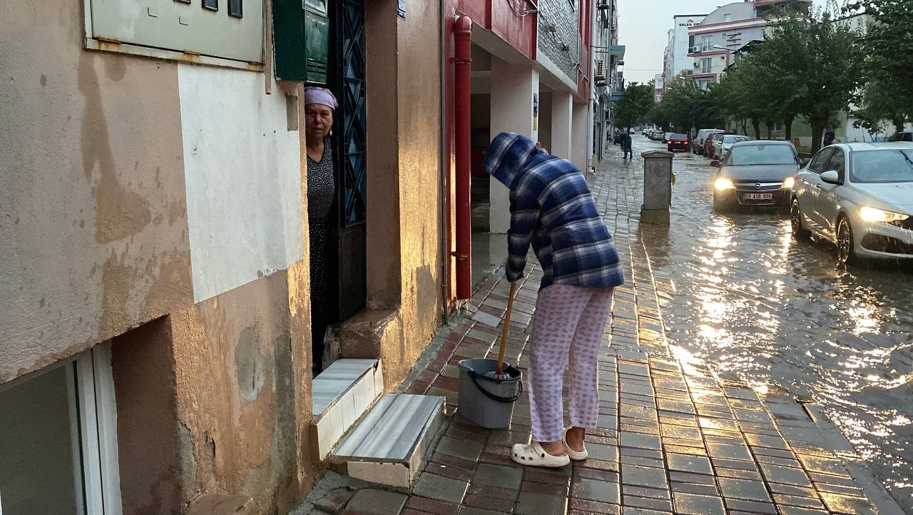 Aydın'da Sağanak Yağmur Hayatı Olumsuz Etkiledi (7)