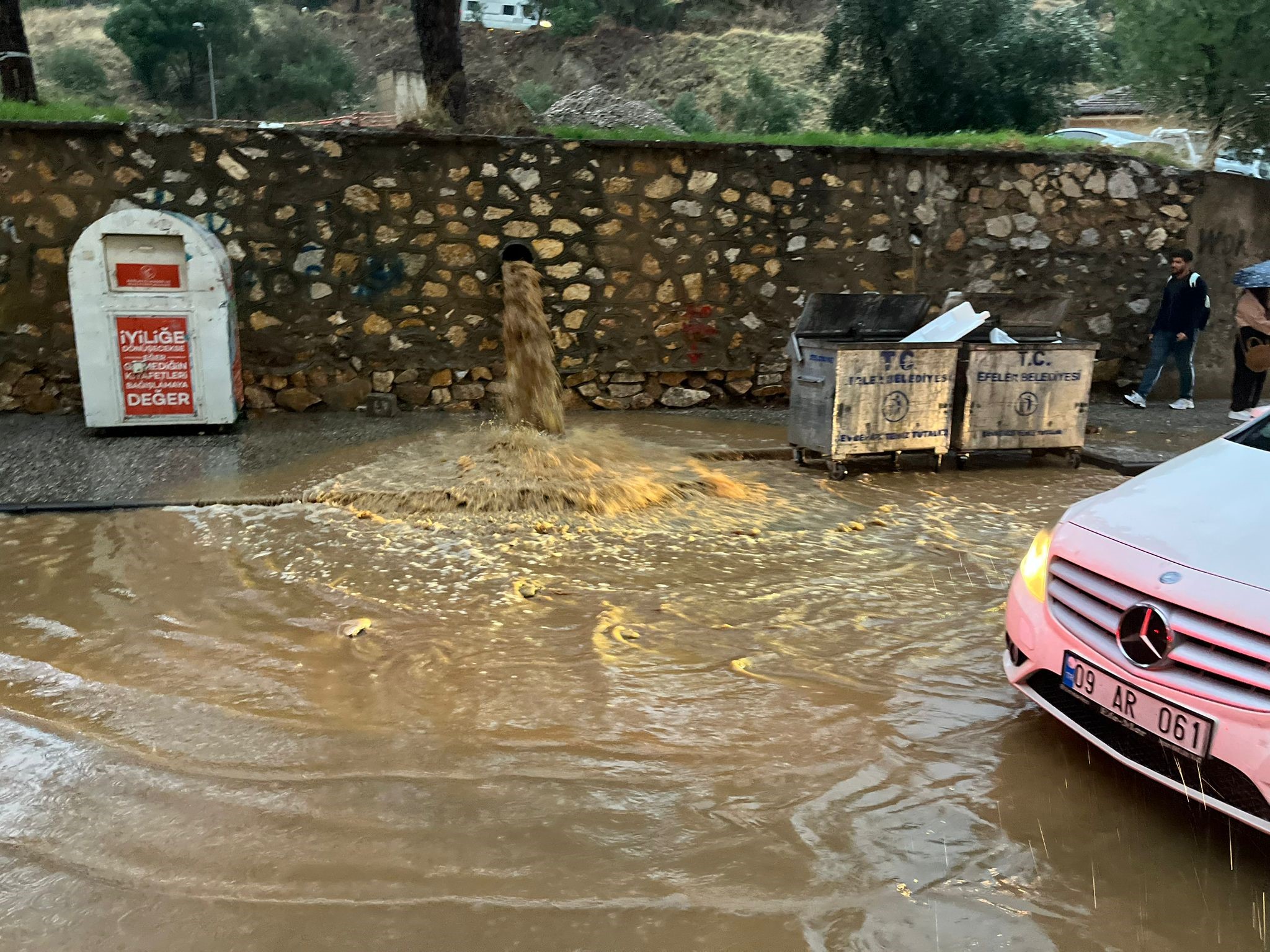 Aydın'da Sağanak Yağmur Hayatı Olumsuz Etkiledi (8)