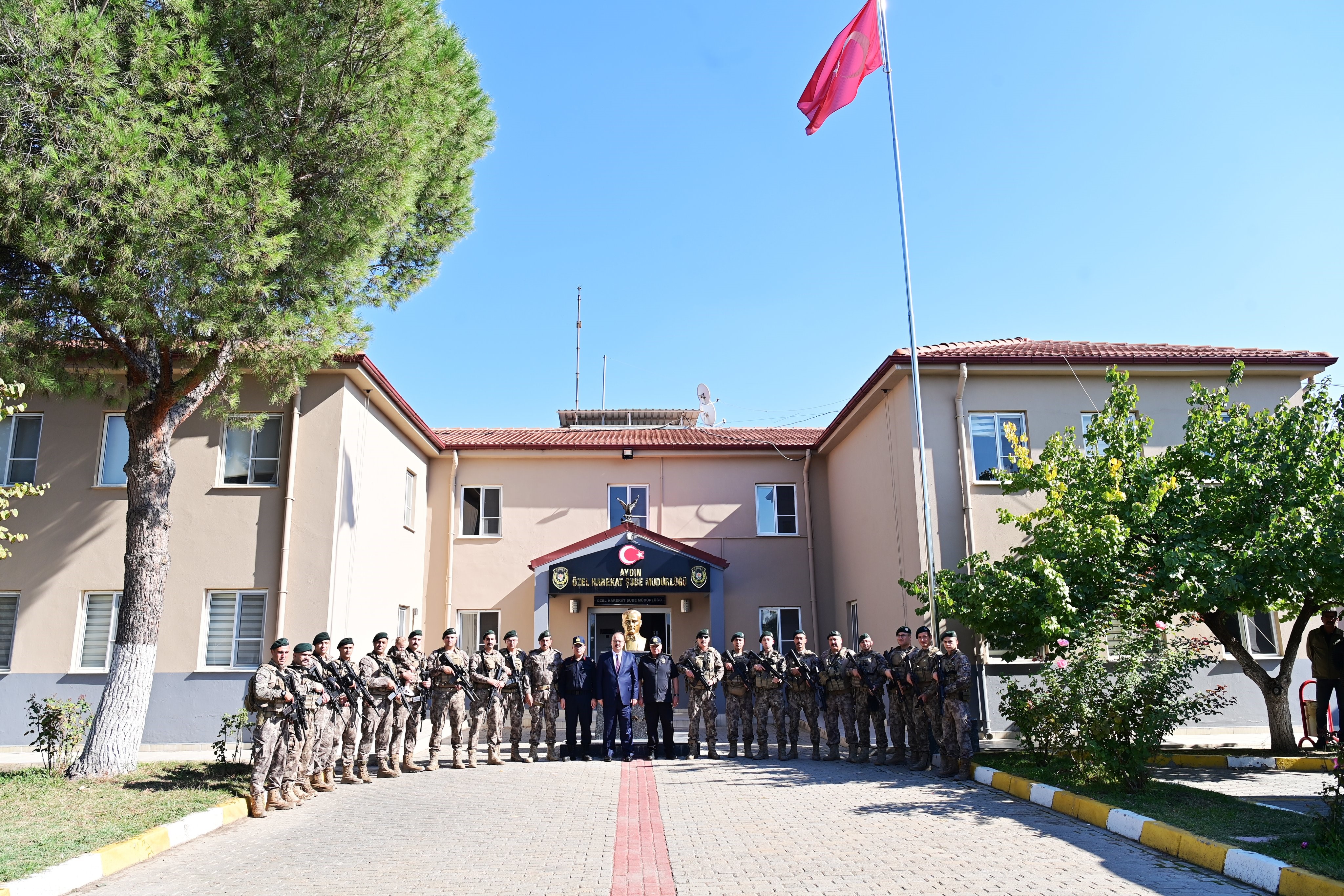 Aydın’dan Suriye’ye Gidecek Özel Harekat Polisleri Dualarla Uğurlandı (6)