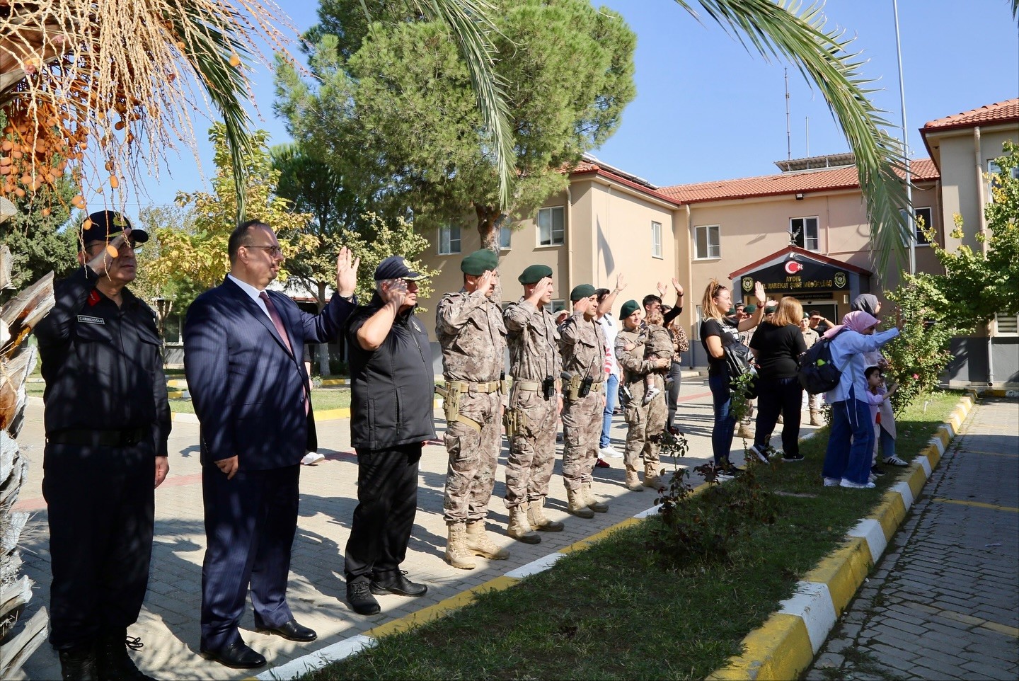 Aydın’dan Suriye’ye Gidecek Özel Harekat Polisleri Dualarla Uğurlandı (7)