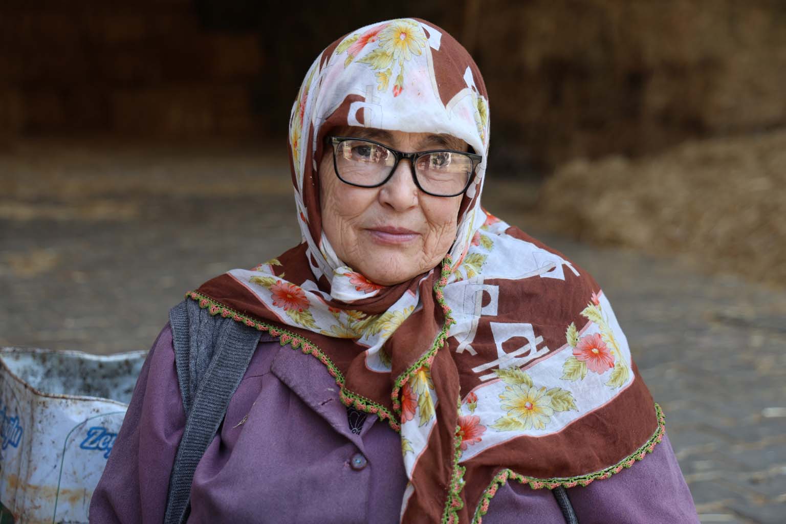 Aydınlı Dursun Nine 74 Yaşında Ama Çalışmaya Devam Ediyor (2)