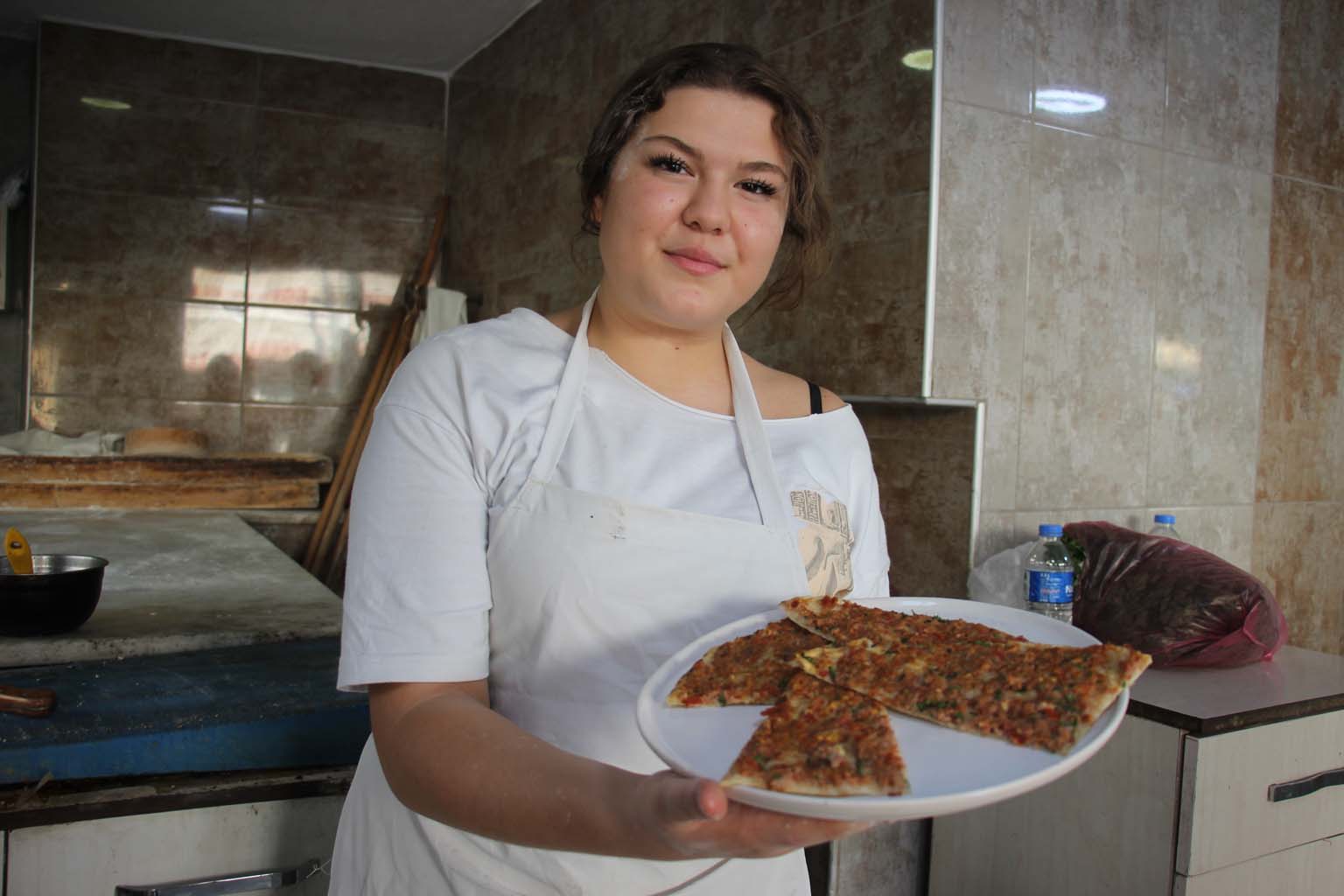 Aydınlı Genç Kız Hayali Için Gece Gündüz Çalışıyor (2)