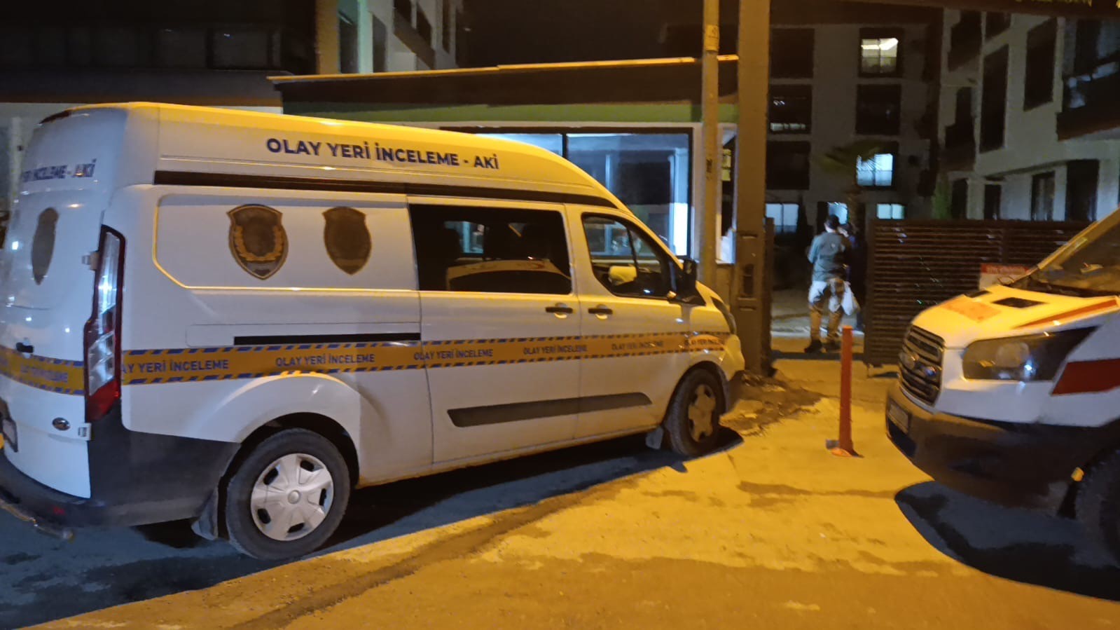 Bir Evde Anne, Baba Ve Oğullarının Cansız Bedeni Bulundu (2)