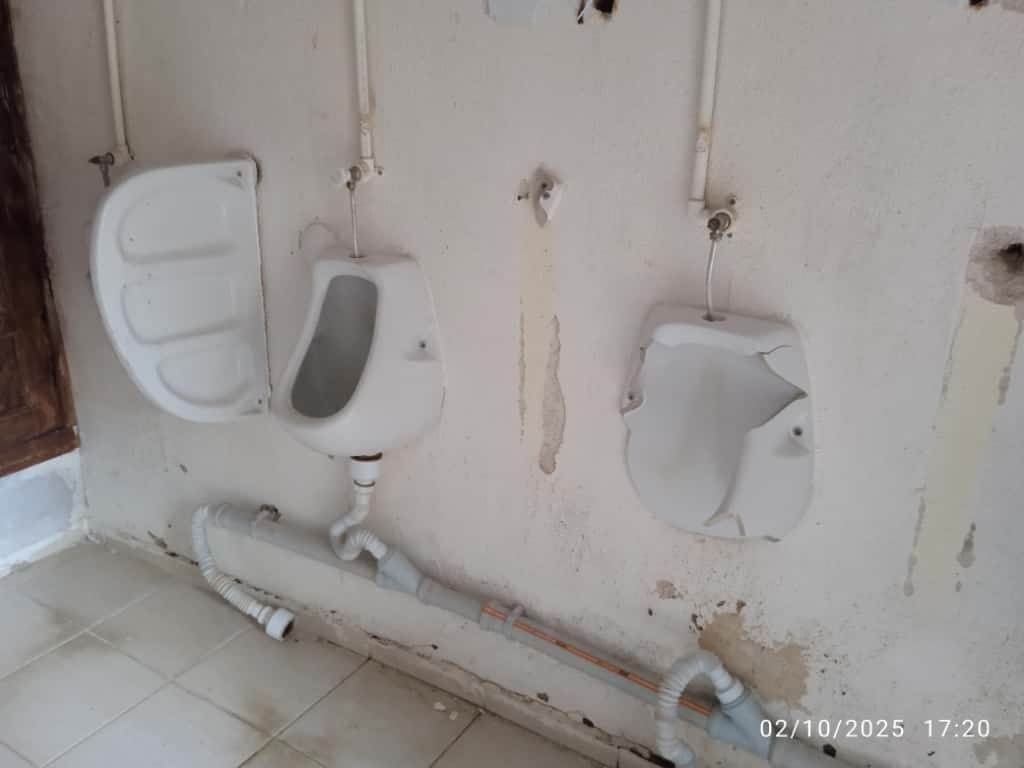 Cami Tuvaletlerine Ve Kabirlere Zarar Verdiler