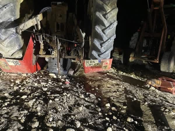 Devrilen Traktörün Altında Kalan 37 Yaşındaki Sürücü Hayatını Kaybetti (2)