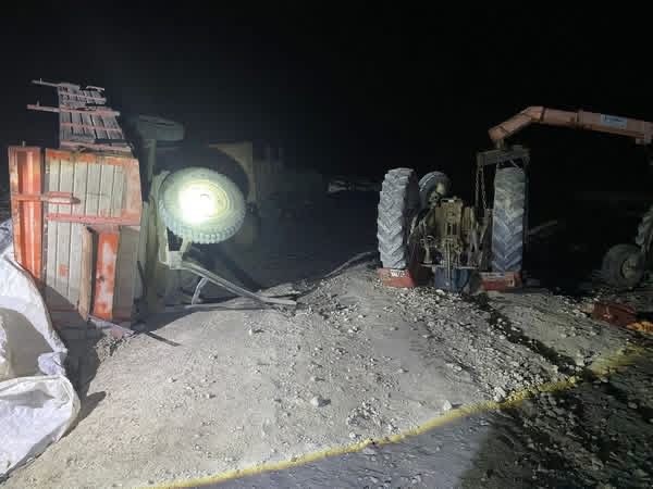 Devrilen Traktörün Altında Kalan 37 Yaşındaki Sürücü Hayatını Kaybetti (3)