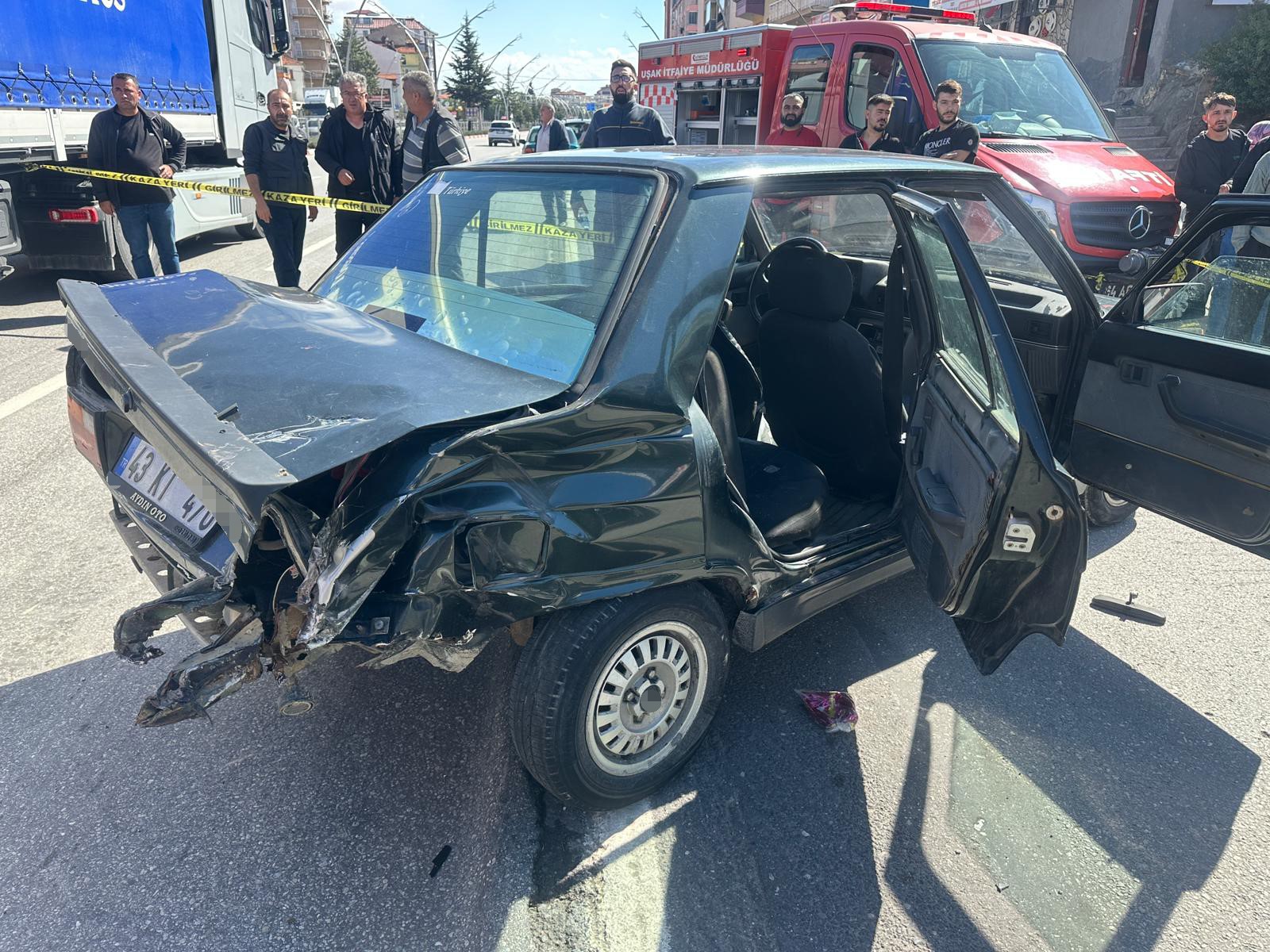 Devrilen Traktörün Altında Kaldı (3)