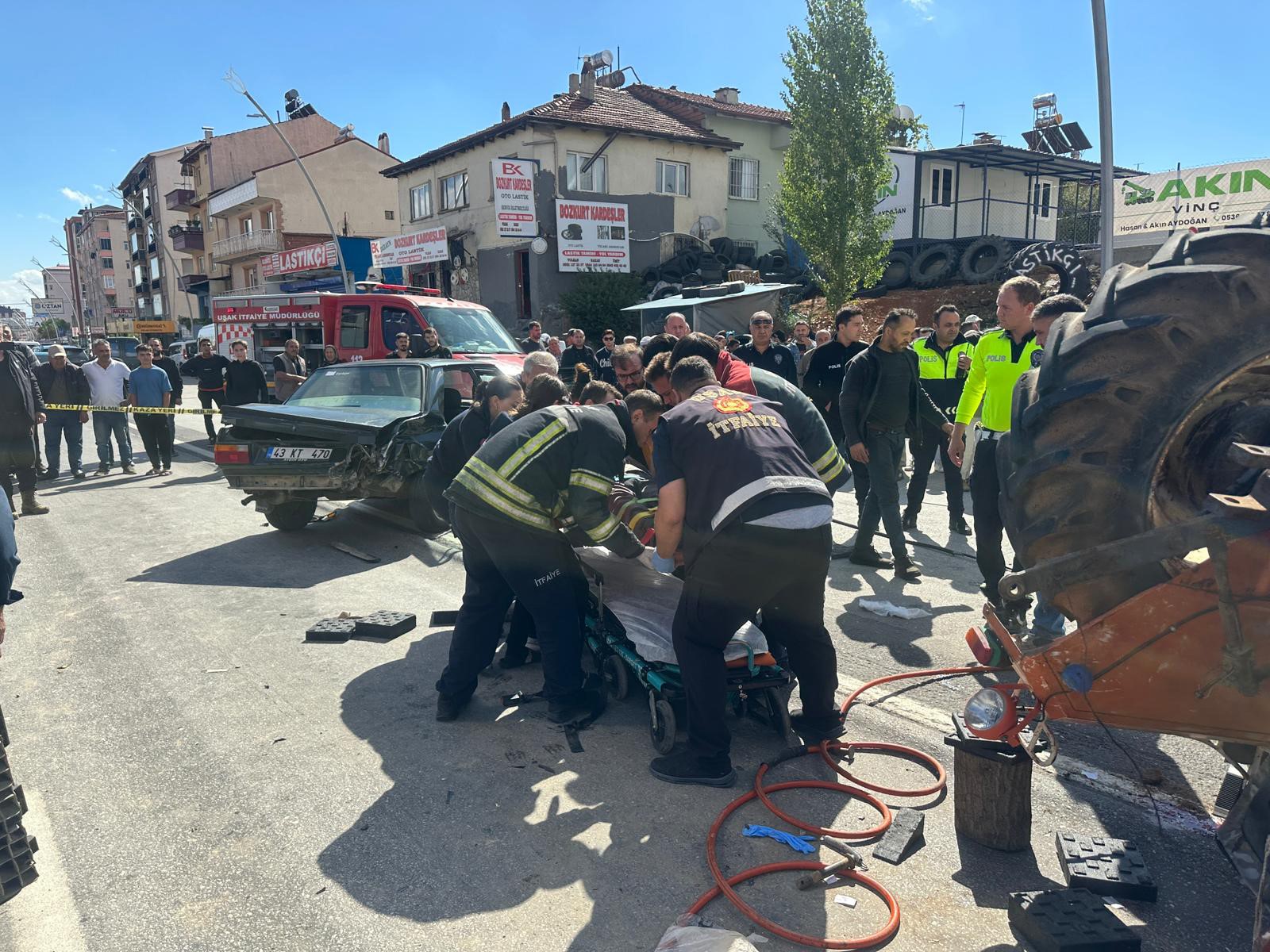 Devrilen Traktörün Altında Kaldı (5)