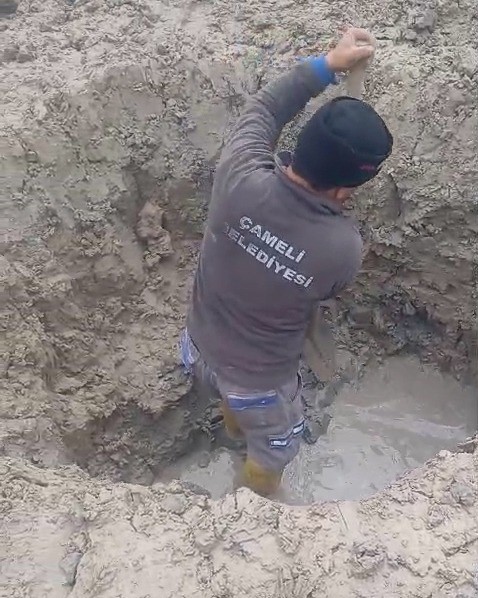 Ege’de Korkutan Görüntü.. Göl Kurudu (9)