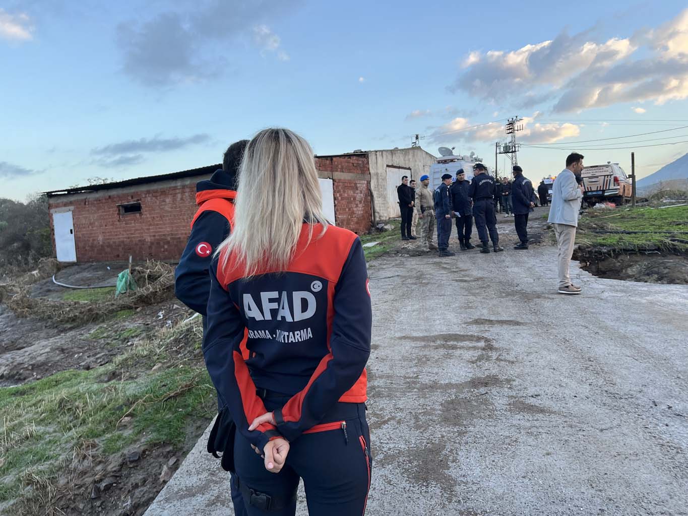 Ekipler Selde Kaybolan Vatandaşı Arıyor (7)