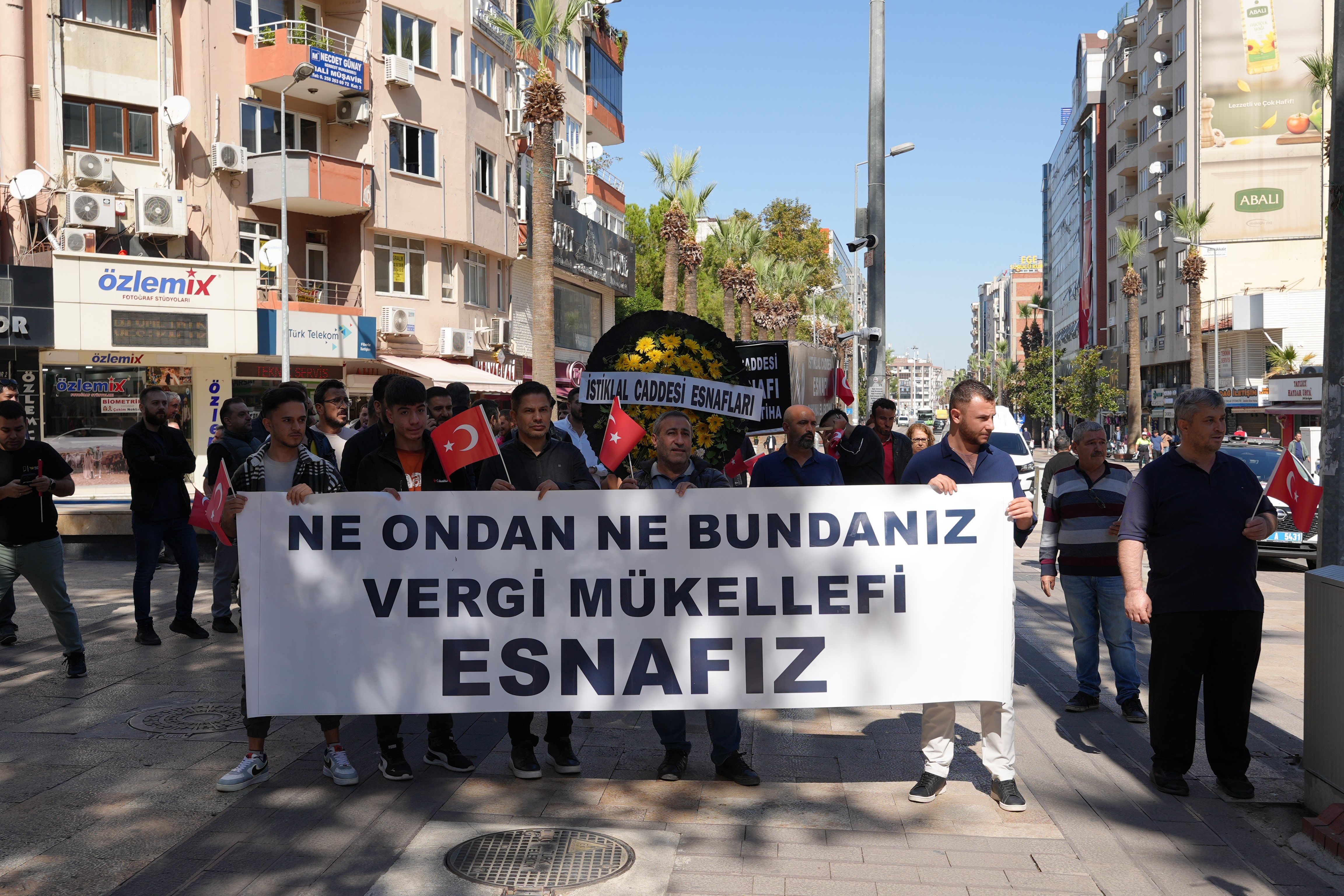Esnaf Kendi Cenazesini Kaldırdı (3)