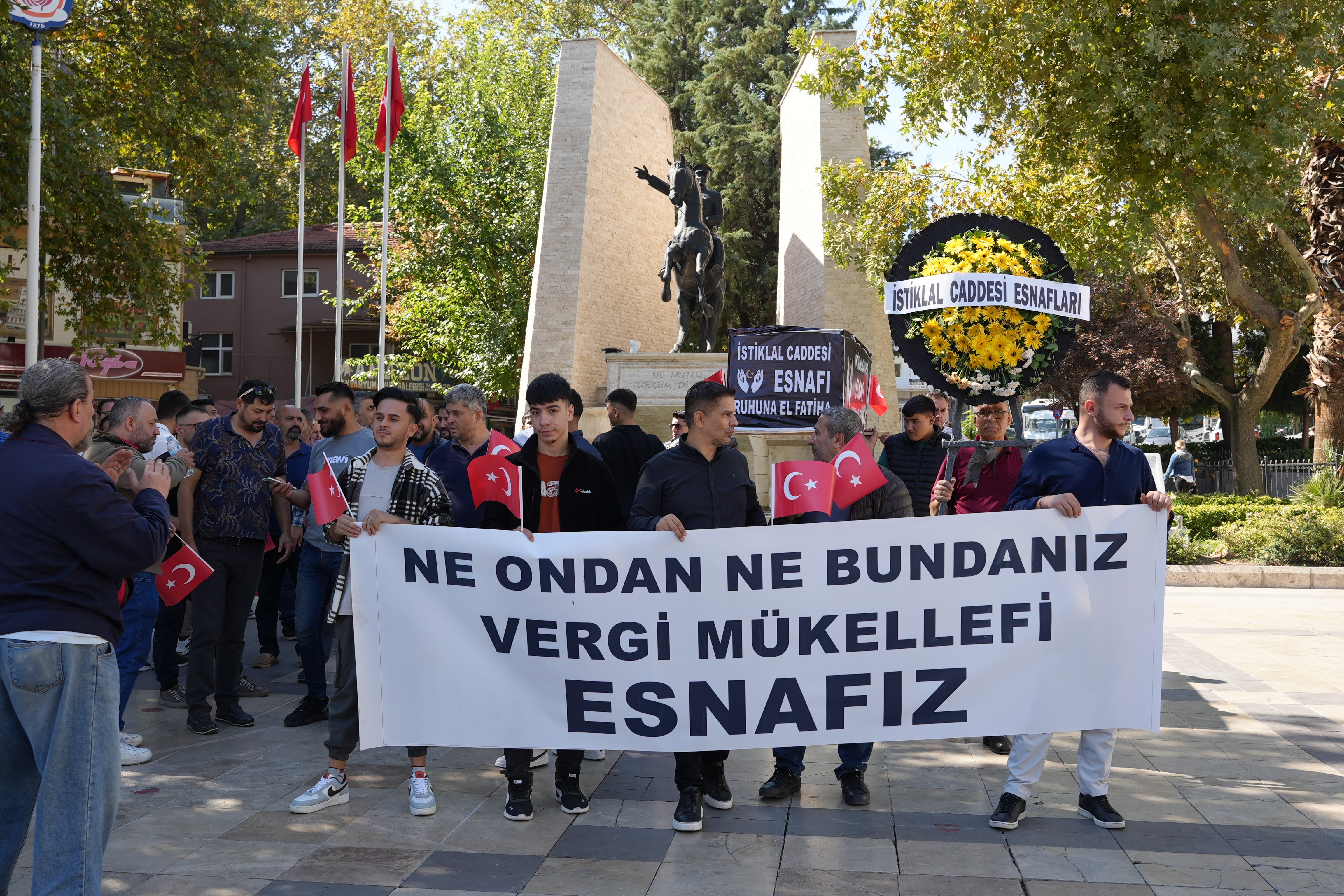 Esnaf Kendi Cenazesini Kaldırdı (6)