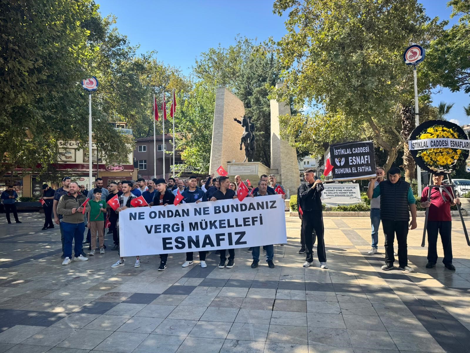 Esnaf Kendi Cenazesini Kaldırdı (8)