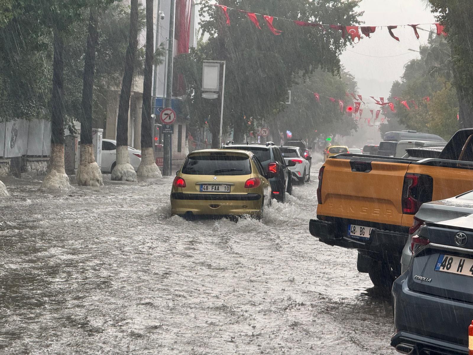 Ev Ve Iş Yerleri Sular Altında Kaldı (3)