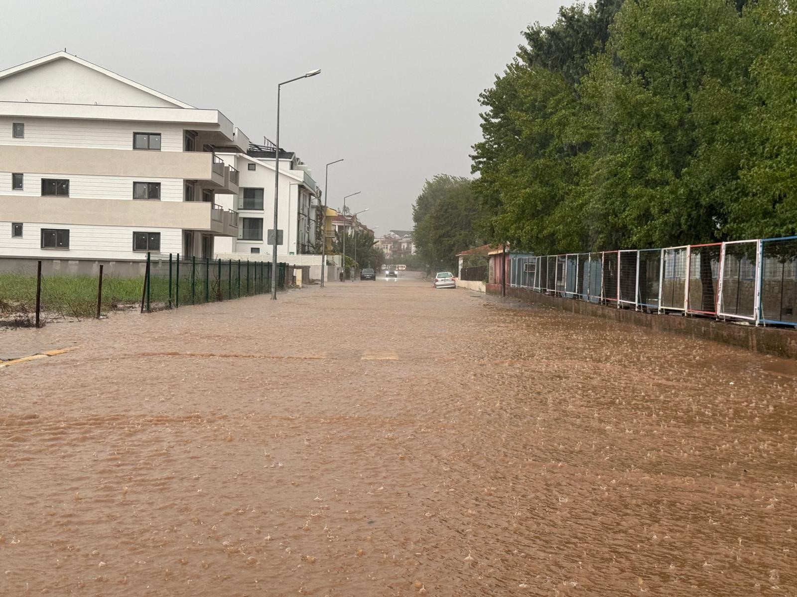 Ev Ve Iş Yerleri Sular Altında Kaldı (5)