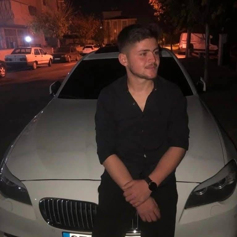 İki Genç Hurdaya Dönen Otomobilde Can Verdi (6)