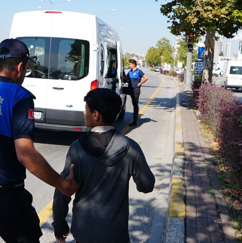 İstismarcı Kadın Enselendi (3)