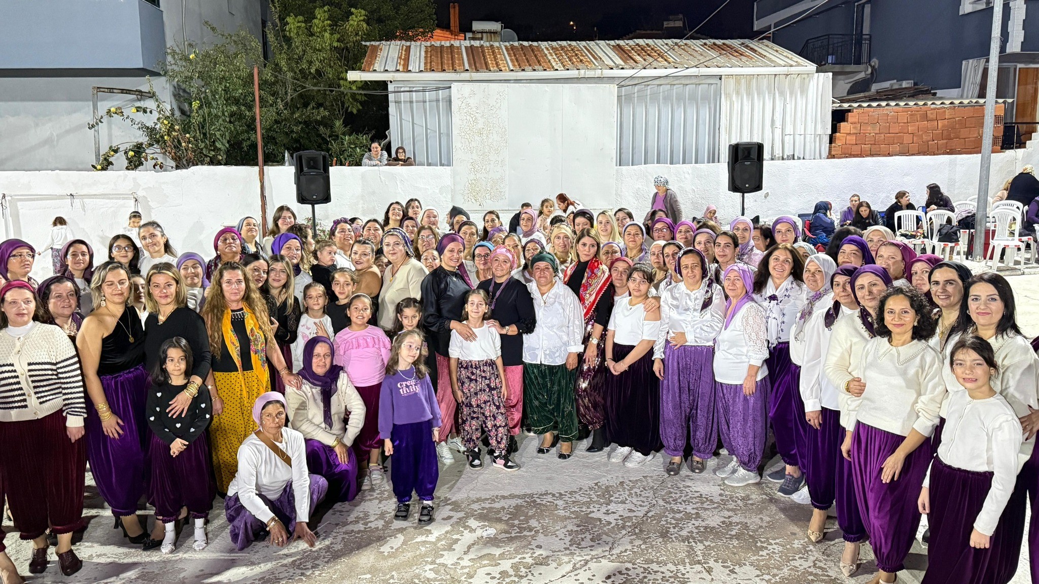 Kadınlardan Renkli Şalvar Gecesi (5)