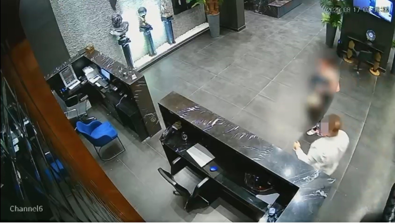 Kadınları Katalogdan Seçtirmişler (2)