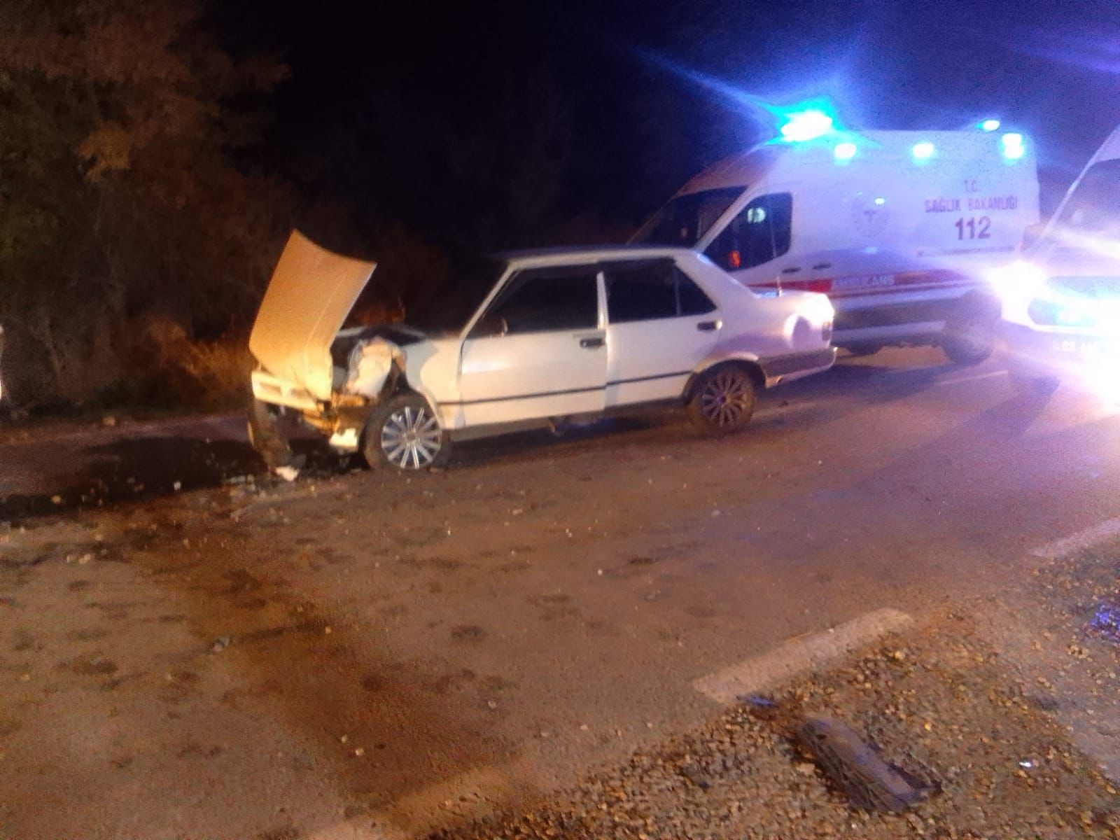 Kafa Kafaya Çarpışan Otomobillerde 4 Çocuk Yaralandı (2)